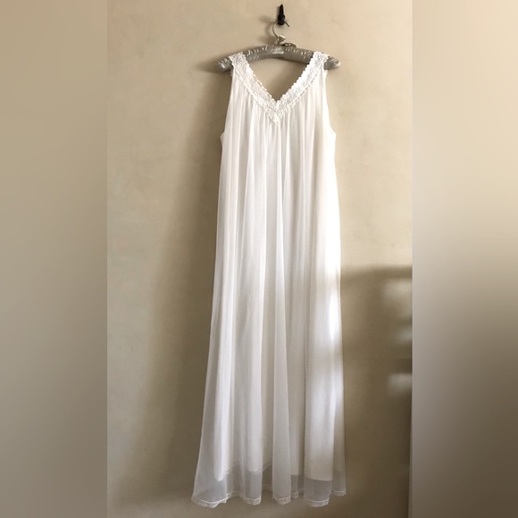 Vintage 1950s White Peignoir Set - Picture 5 of 14